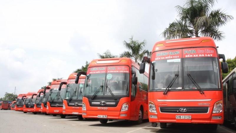 Xe khách cũng là phương tiện thường xuyên được lựa chọn