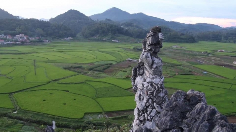 Núi Tô Thị nằm tại phường Tam Thanh, tỉnh Lạng Sơn