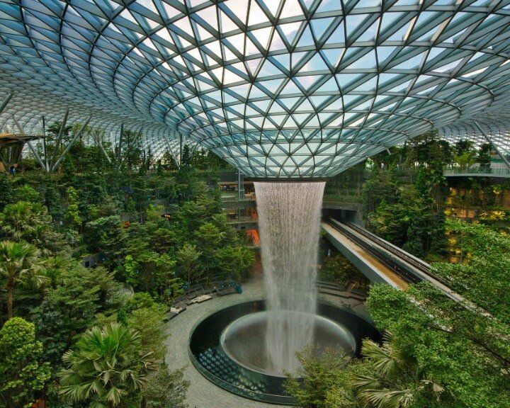 Sân bay Jewel Changi là một trong những điểm tham quan mới nhất của Singapore