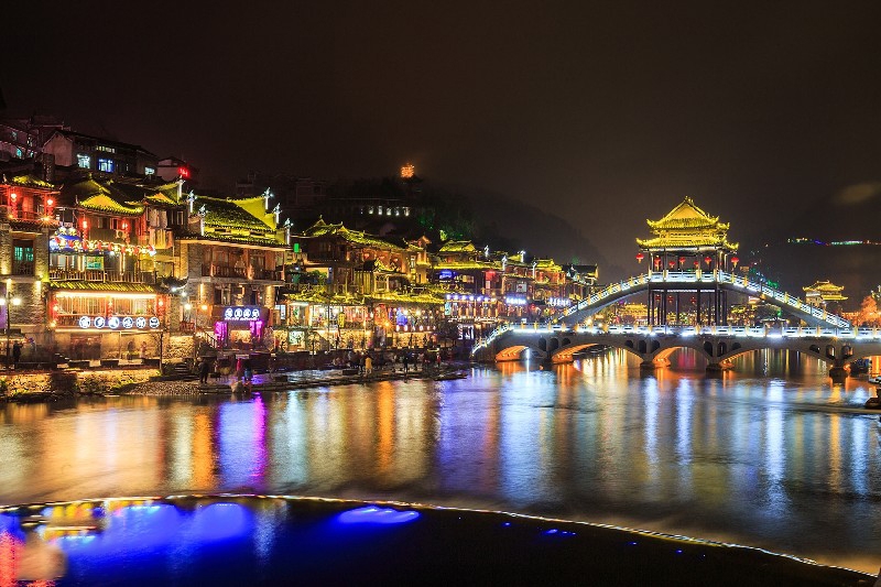 Phượng Hoàng Cổ Trấn về đêm