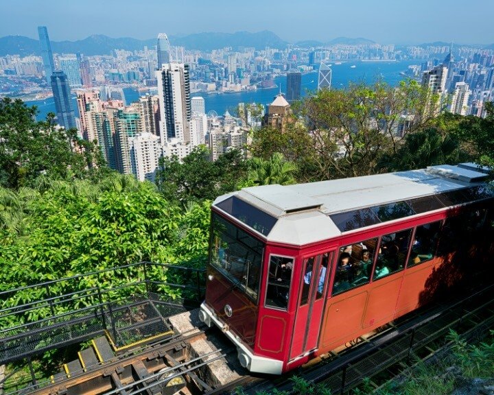 Trải nghiệm đi xe điện đến đỉnh Victoria
