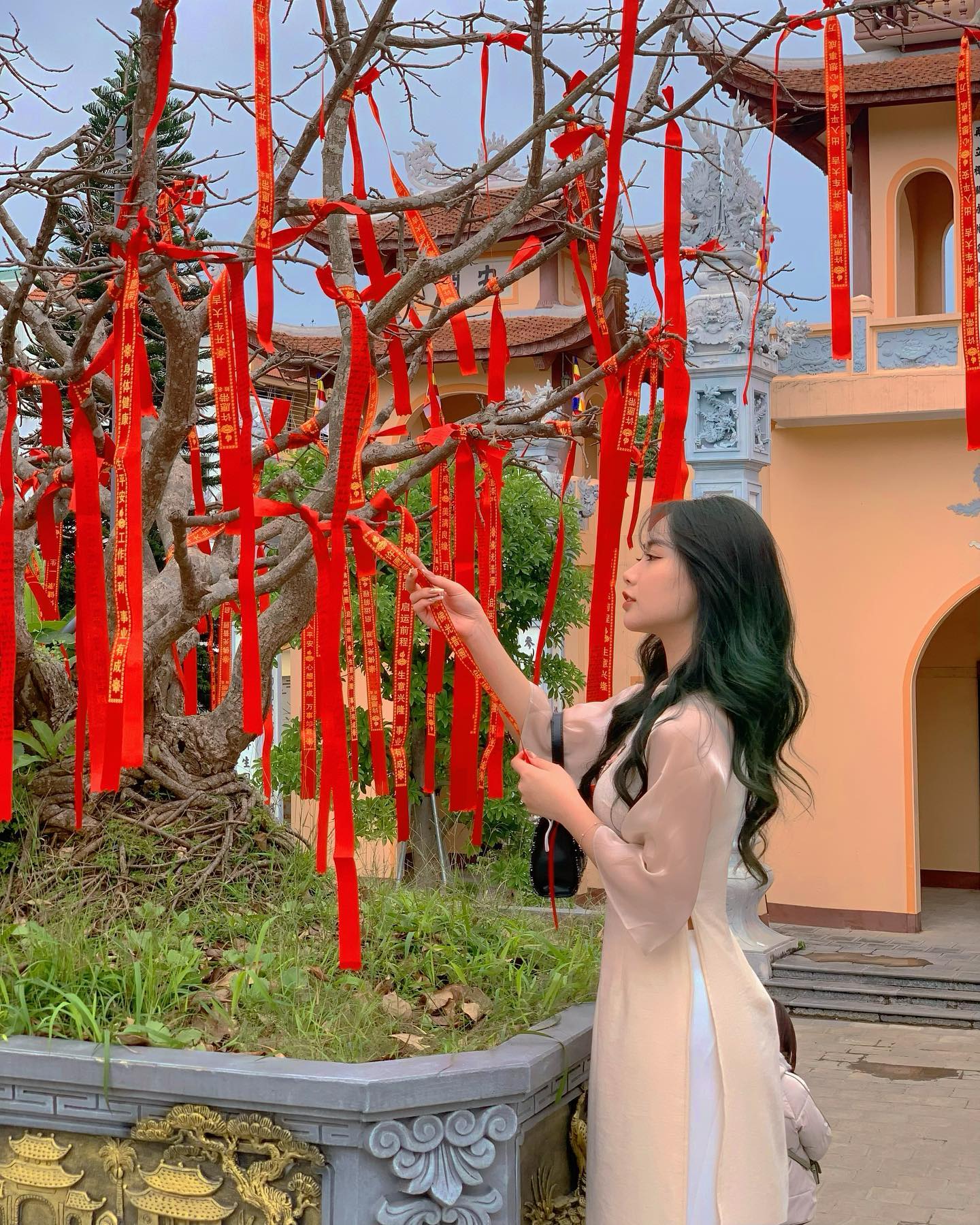 Đi chùa Hà cầu duyên lúc đi lẻ bóng lúc về có cặp. Ảnh: @phthu_phthu