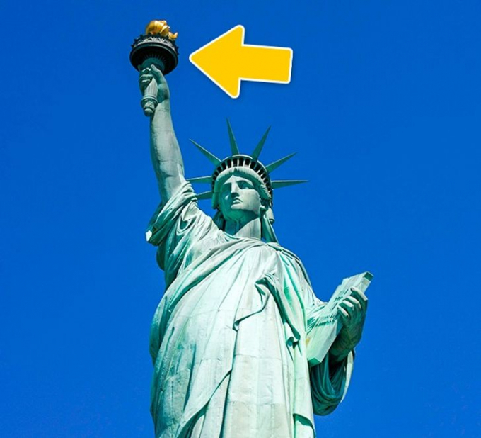 Bệ đài quan sát ở ngọn đuốc của Tượng Nữ thần Tự do, New York, Mỹ