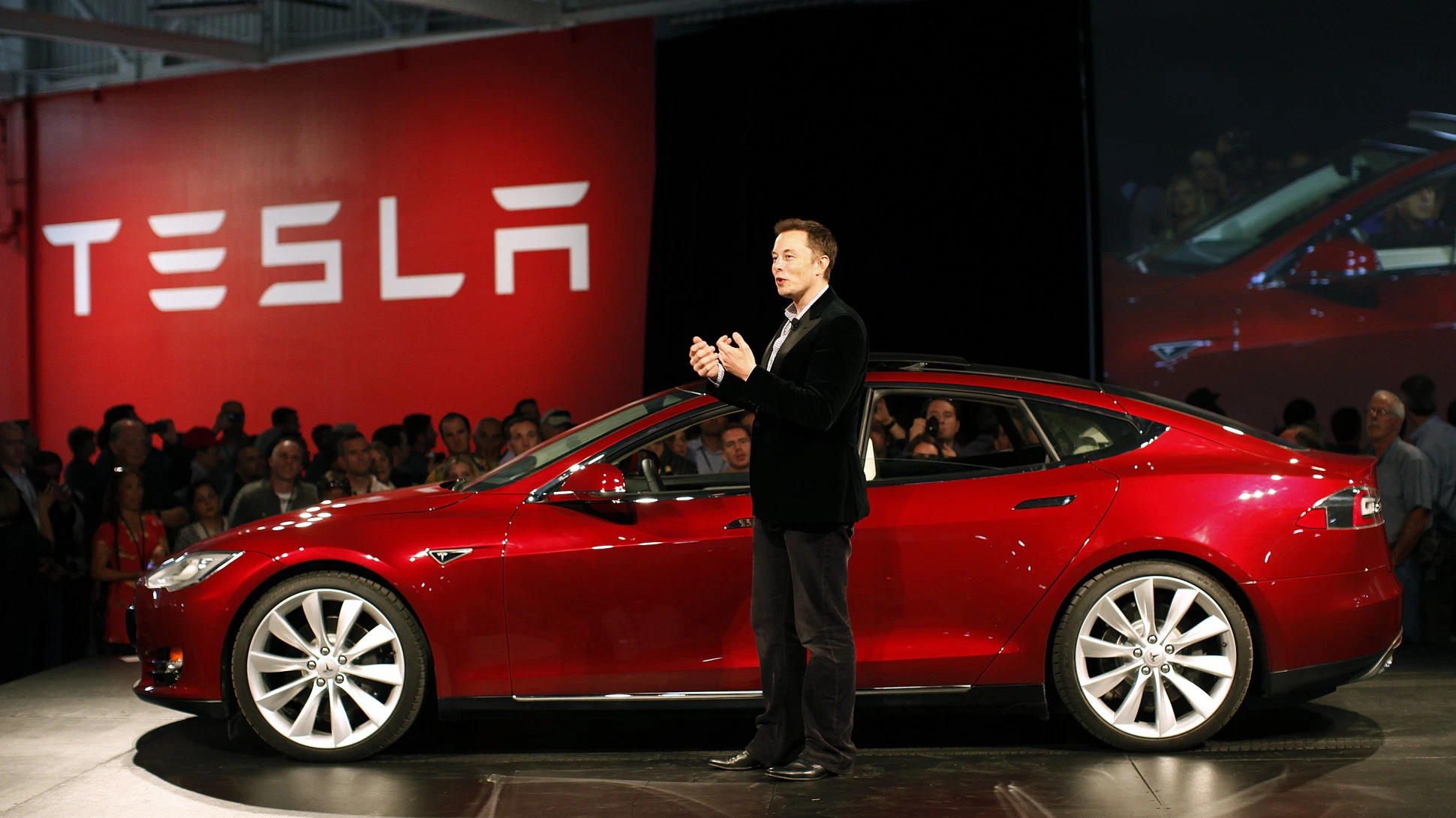 Ông chủ Elon Musk và dòng xe Tesla