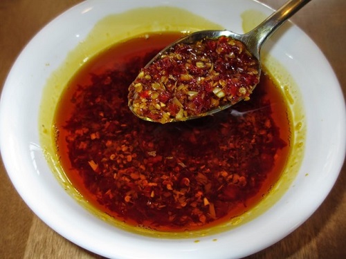 Nước xốt là linh hồn tạo nên hương vị đặc trưng cho món bánh này.