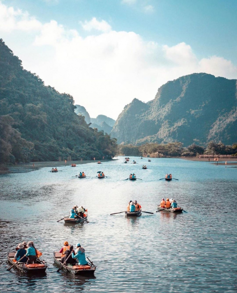 Tam Cốc Bích Động là địa điểm sống ảo Ninh Bình cực kì nổi tiếng