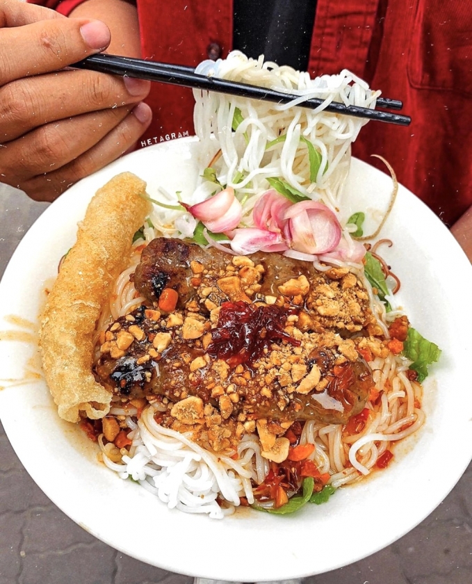 Bún nem nướng - Đặc sản bún Việt Nam. Ảnh: Hetagram.