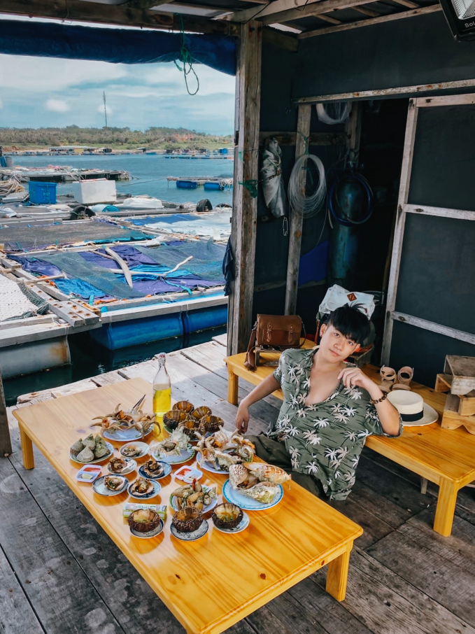 TravelMag và anh bạn Bobby Tăng Kim Thành sẽ đưa bạn đọc đến thăm hòn đảo tuyệt vời này