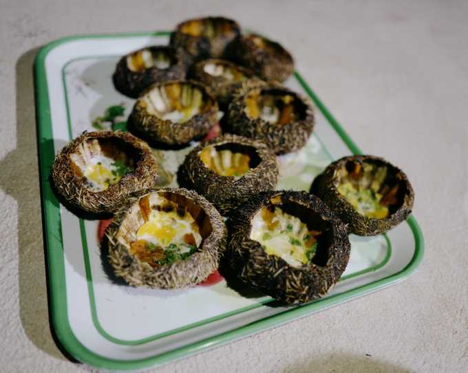 Nhum nướng trứng cút