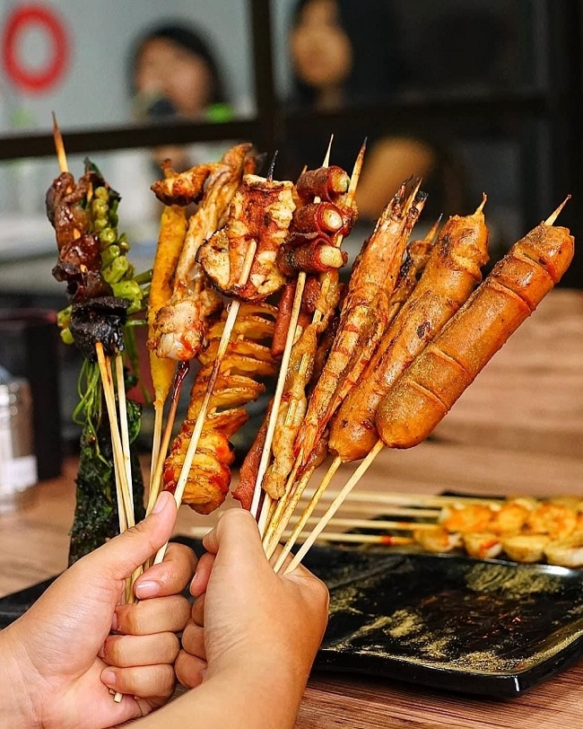Đồ nướng xiên que.
