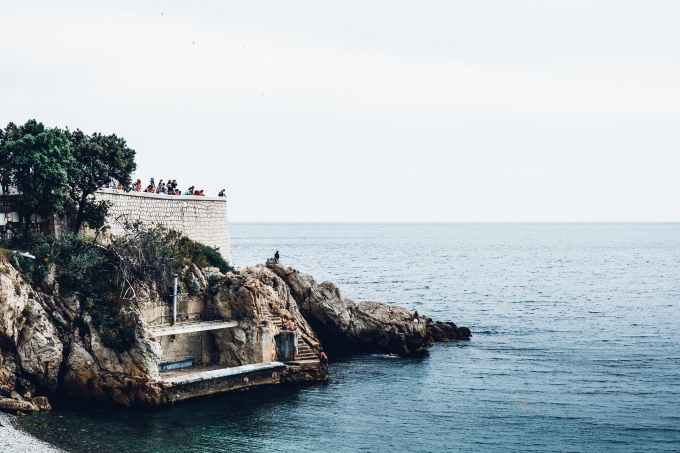 Thời tiết tốt sẽ giúp bạn có một chuyến đi thuận lợi. Ảnh: Unsplash.