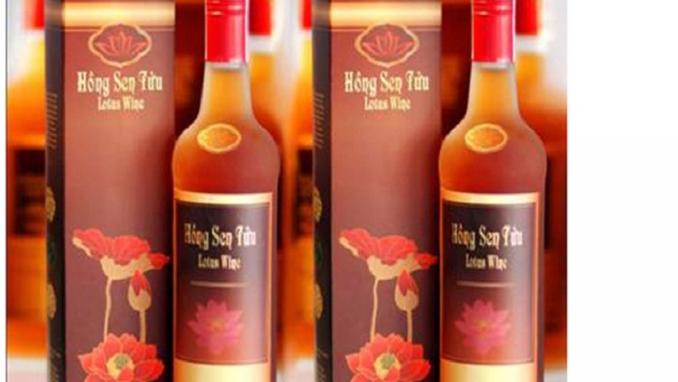 Đặc sản Đồng Tháp làm quà chọn rượu sen là một món quà đặc biệt phù hợp cho cả phụ nữ thưởng thức