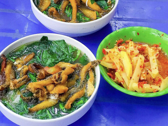 Một tô bún cá có mức giá dao động từ 30.000 - 35.000 đồng. Ảnh: Chubehanoi.