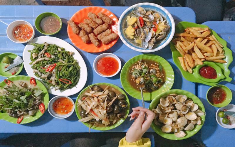 Quán có nhiều món ăn vặt có giá cực kỳ mềm