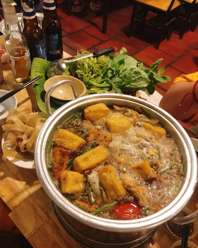 Lẩu cua đồng luôn đậm đà hương vị miền Tây sông nước. (Ảnh: @phuongchuhp90_)