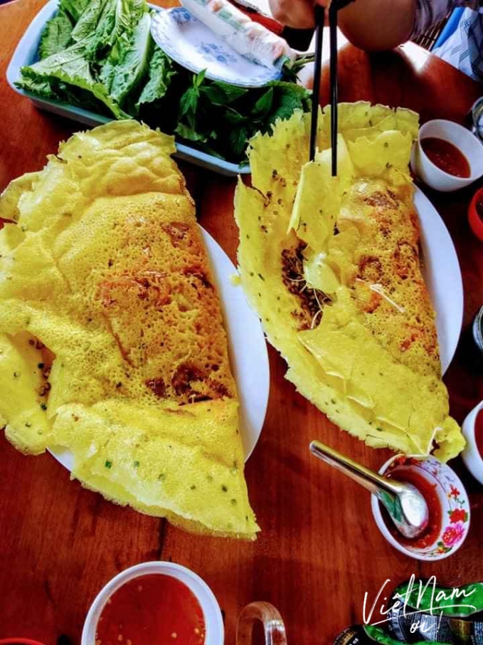 Mặc dù có gốc đến từ miền Trung, tuy nhiên món bánh xèo miền Tây cũng xuất hiện rất lâu đời và nổi tiếng. (Ảnh: Dung Lê)