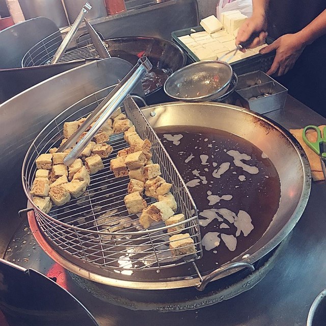 Đậu phụ thối chiên là món ăn được người Đài ưa chuộng