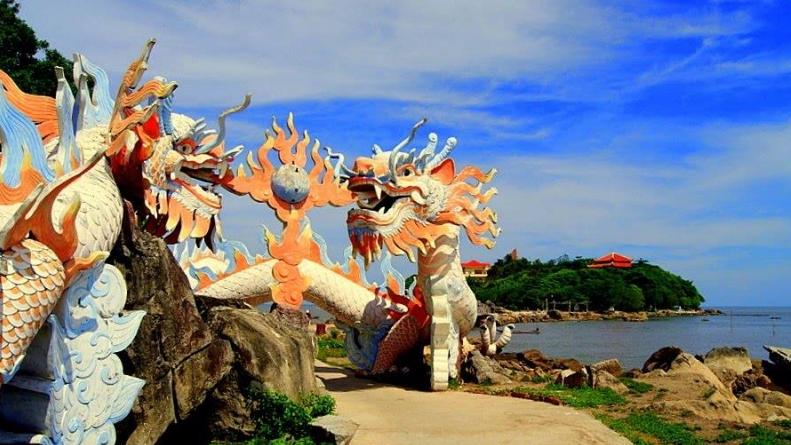 Hòn Đá Bạc là địa chỉ nổi tiếng ở Cà Mau Ảnh: moc nhan