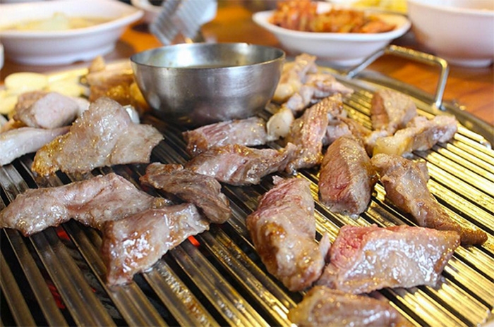Thịt heo đen trên đảo