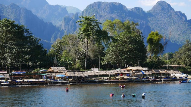 Vang Vieng cũng sôi nổi theo cách riêng của nó Ảnh: CNN