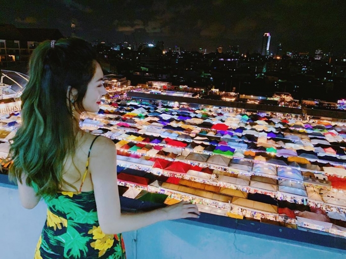 Hơn 2000 gian hàng tương úng với 2000 ô màu sẽ biến biến thành một dải cầu vồng ngập sắc
