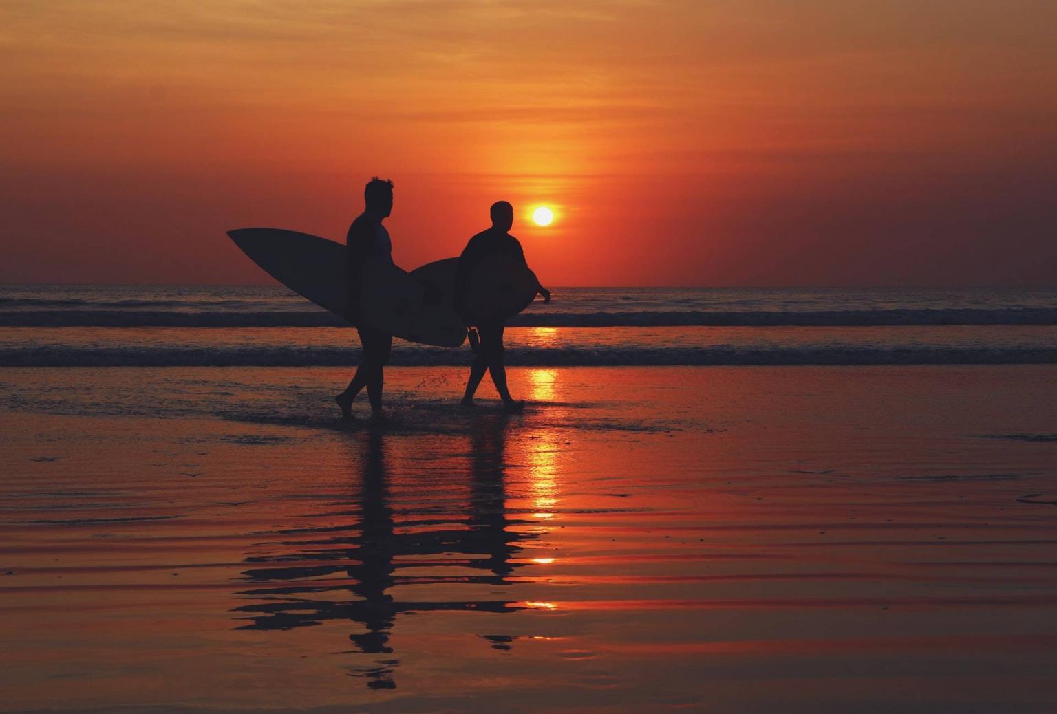 Lướt sóng ở Bãi biển Kuta, Bali
