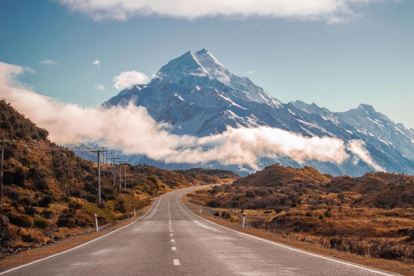 Lái xe vượt núi là một hoạt động bạn không thể bỏ qua khi đi du lịch New Zealand
