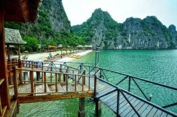 Vịnh Lan Hạ là một trong những cảnh đẹp Hải Phòng chắc chắn bạn không nên bỏ lỡ