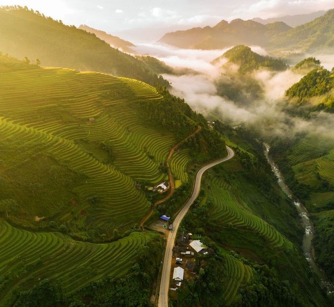 Bức ảnh với tên gọi “Bình minh Mù Cang Chải” được nhiếp ảnh gia Nguyễn Ngọc Thiện chụp lại trong chuyến đi Yên Bái được bình chọn là 1 trong 12 bức hình đẹp nhất ngày 15/3 trên trang National Geographic