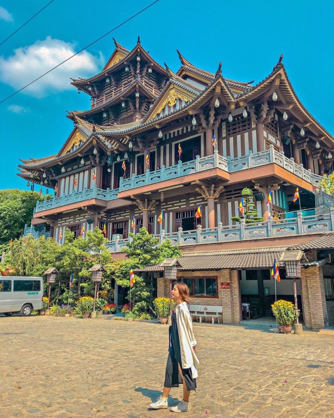 Các bạn trẻ tới đây có thể tham quan và thoả thích chụp hình