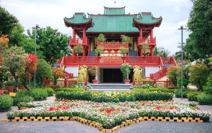Chùa lầu có nét kiến trúc hết sức độc đáo, khác lạ mà hiếm ngôi chùa nào ở An Giang sở hữu