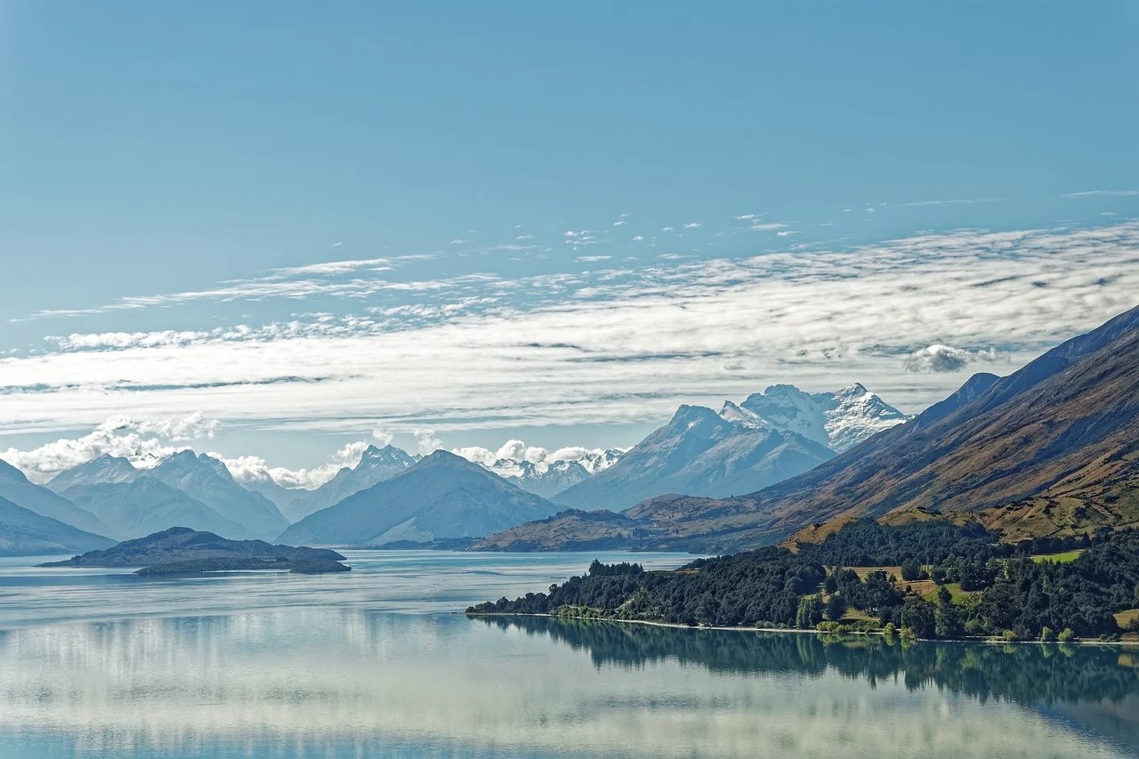 Queenstown nằm trên đảo Nam của New Zealand