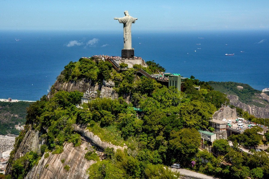 Christ the Redeemer - Một trong những hoạt động mang tính biểu tượng ở Rio De Janeiro