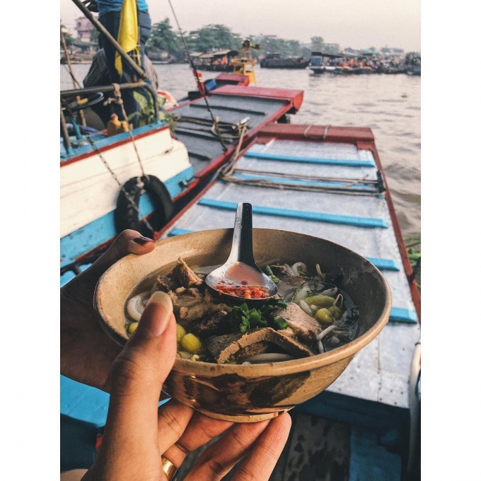 Đến chợ nổi để thưởng thức hương vị đậm chất miền tây