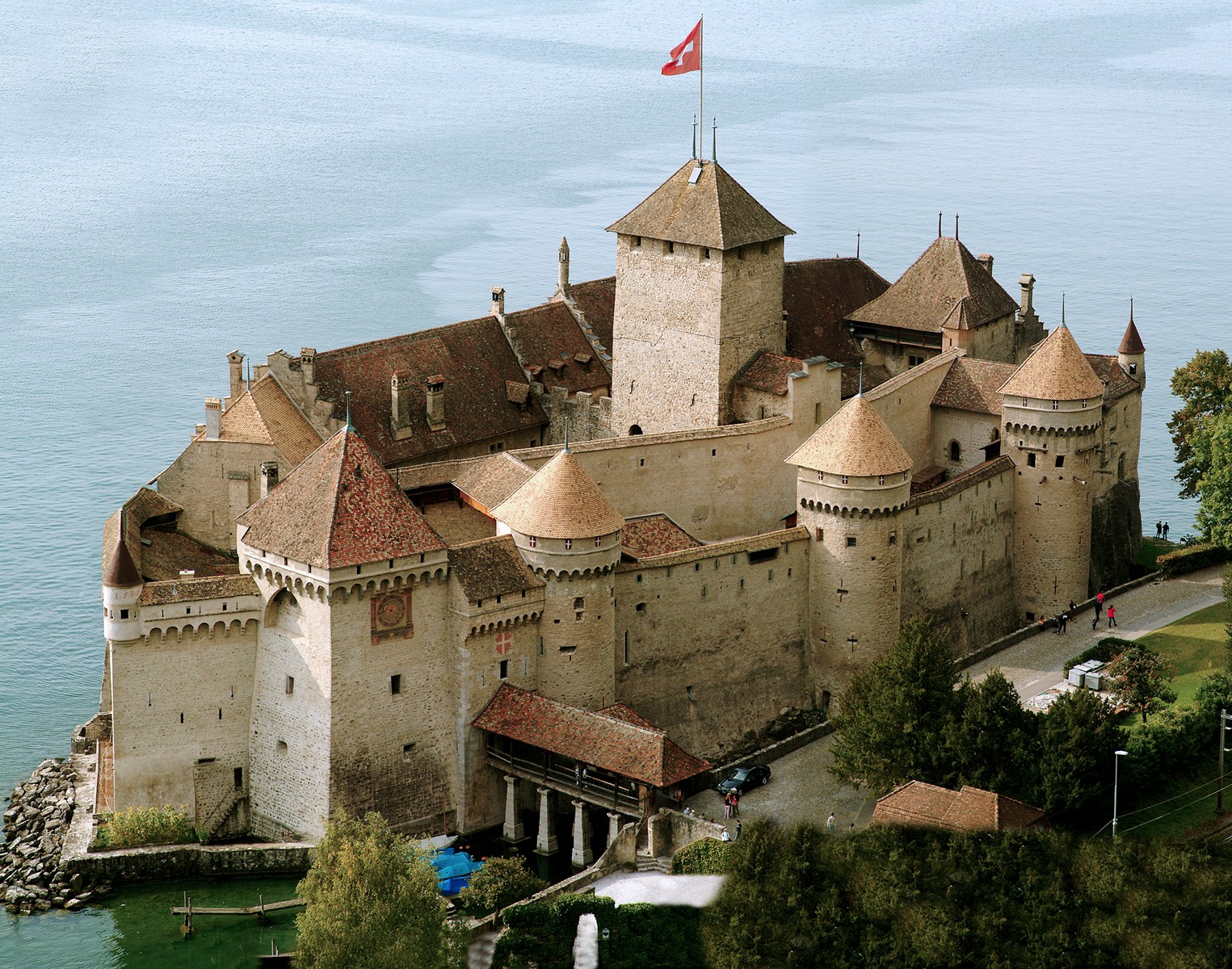 Lâu đài Chillon (Château de Chillon) được xây dựng trên một hòn đảo trong hồ Geneva