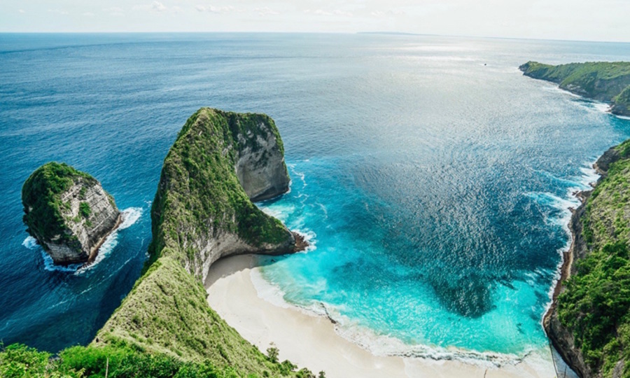 Bali là một hòn đảo tuyệt đẹp ở Indonesia và là ưu tiên hàng đầu của khách du lịch