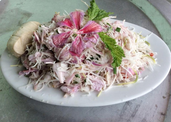 Nộm hoa ban là món đặc sản của đồng bào dân tộc Thái ở tỉnh Sơn La