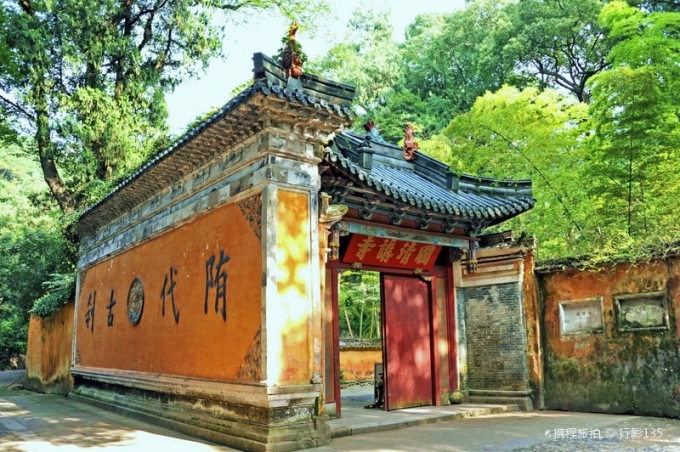 Quốc Thanh Tự là đơn vị bảo vệ di tích văn hóa cấp quốc gia, đồng thời cũng là tổ tiên của giáo phái Thiên Đài. Ảnh: Ctrip