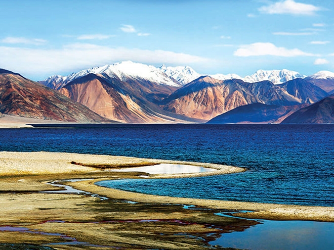 Hồ Pangong là một địa điểm quay phim nổi tiếng của Bollywood