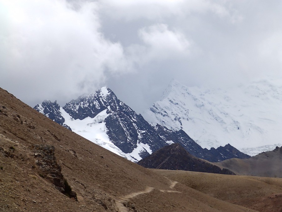 Đi bộ đến Núi Cầu vồng ở Peru