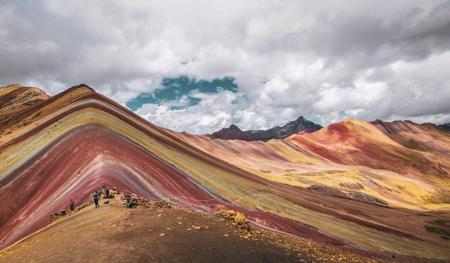 Núi cầu vồng ở Peru