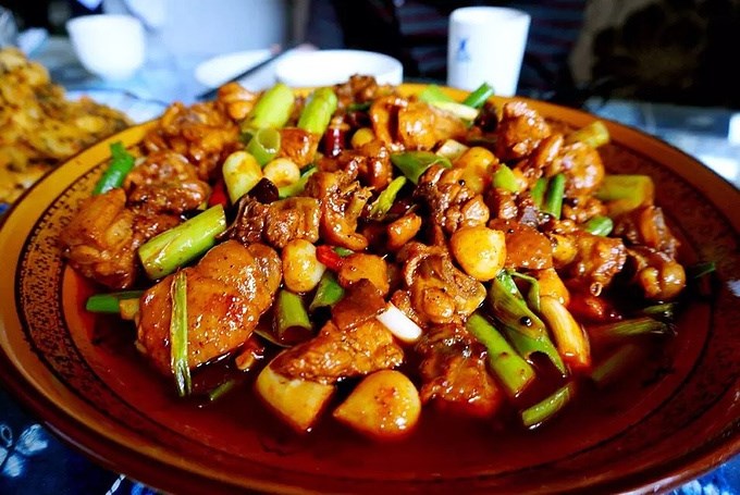 Đặc sản gà om vàng nức tiếng Đại Lý