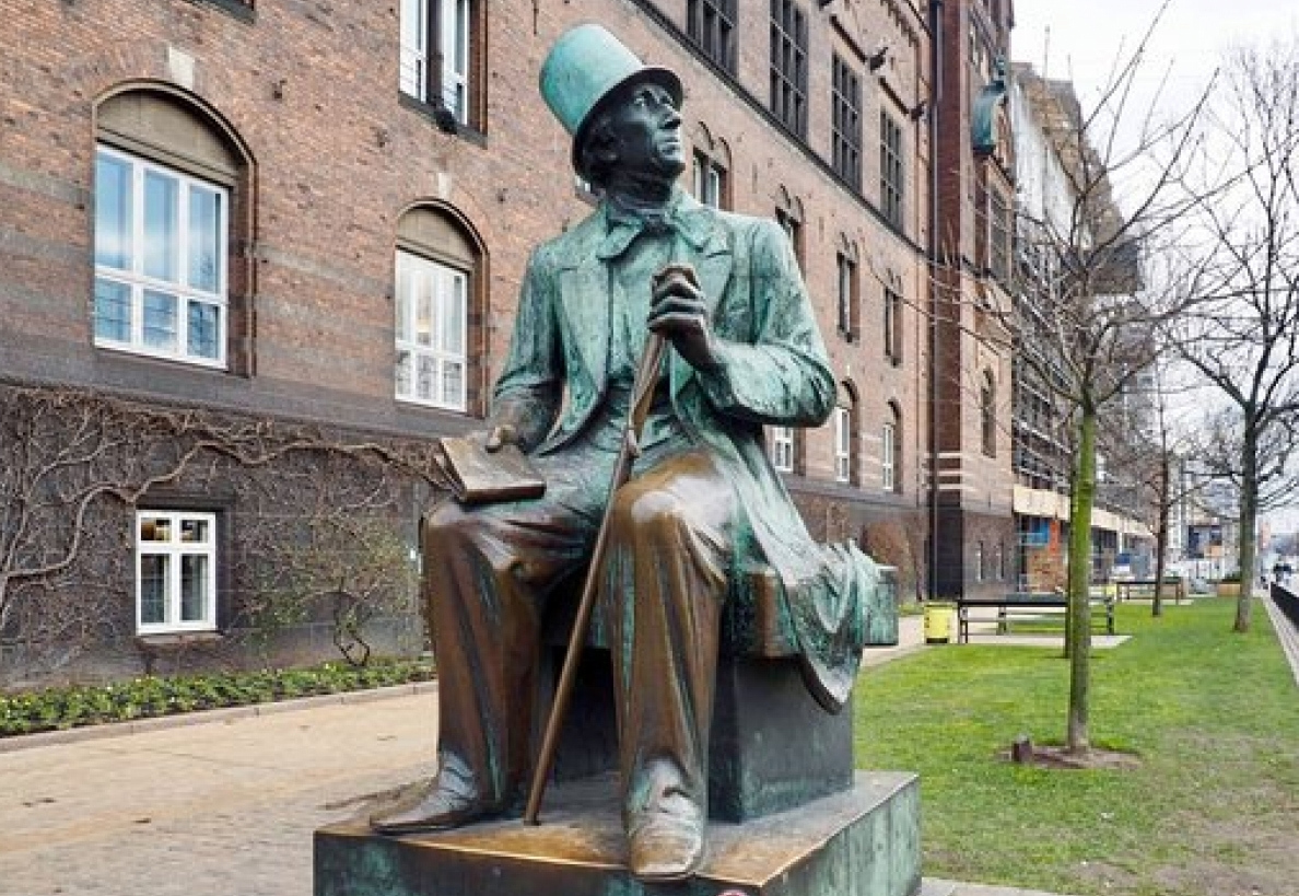 Tượng của các nhân vật trong truyện cổ tích của Hans Christian Andersen