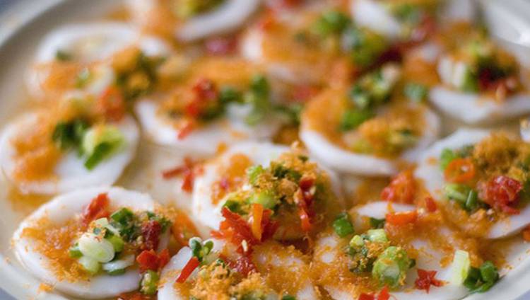 Quán O Lé là địa chỉ cực kỳ nổi tiếng với các món bánh Huế, nổi bật là bánh bèo