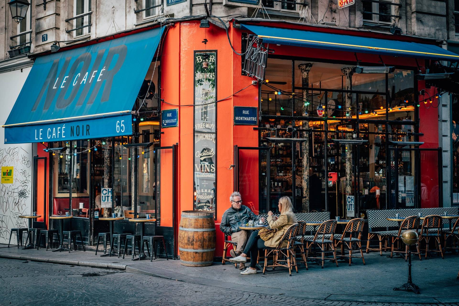 Paris-cafe-scams
