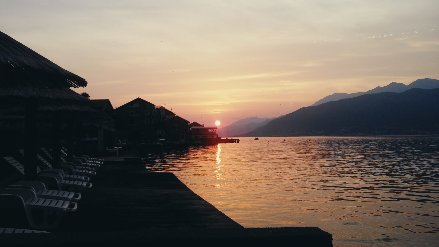Hoàng hôn ở Porto Montenegro