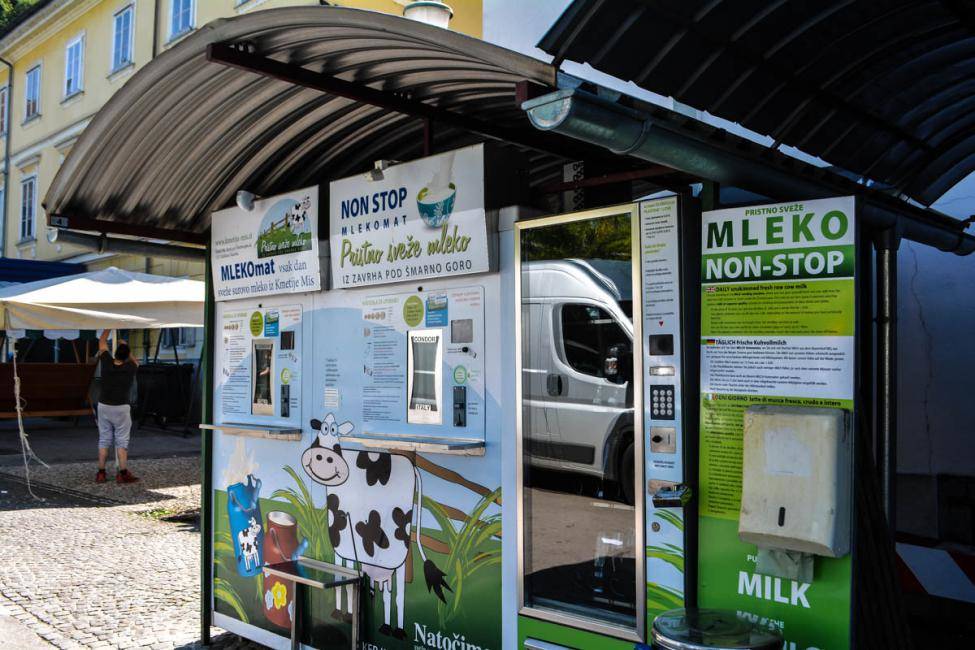 Máy làm sữa Slovenia “Mleklomat”