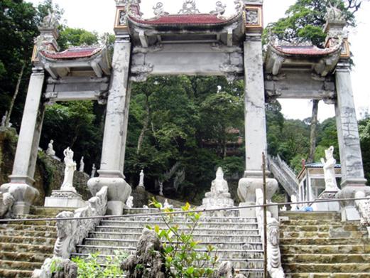 Đền Bà Chúa Thượng ngàn