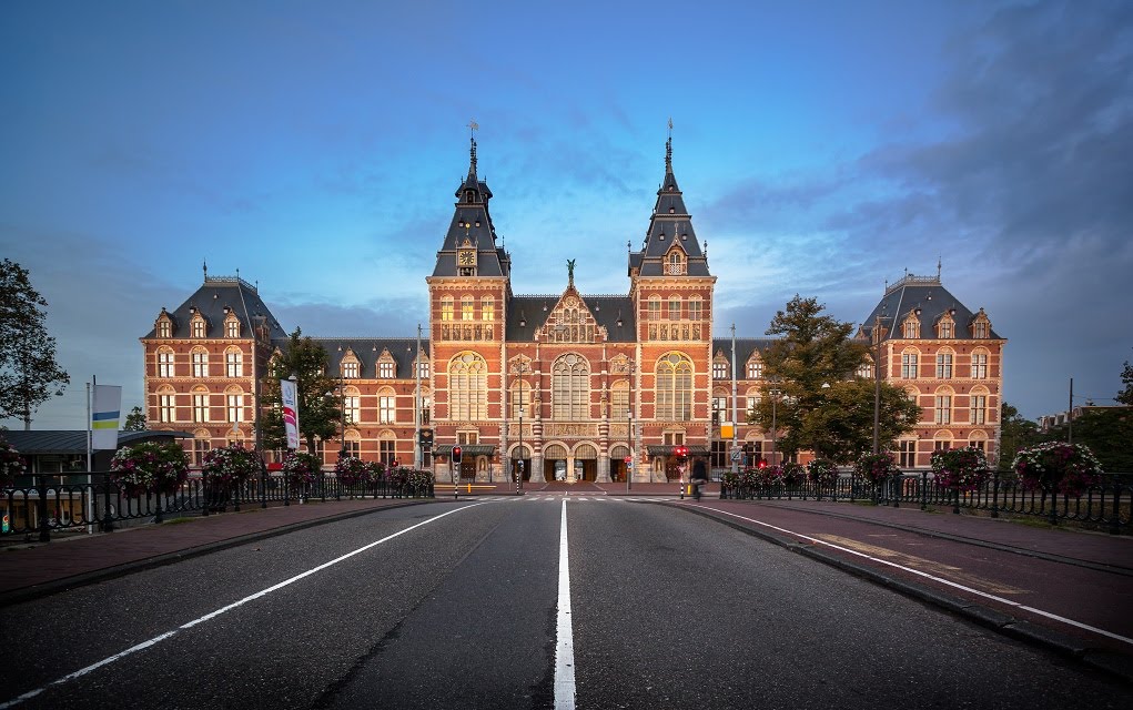 Bảo tàng Hoàng gia Hà Lan hay Rijksmuseum là nơi trưng bày một số bức tranh nổi tiếng nhất của thời kỳ Vàng Hà Lan