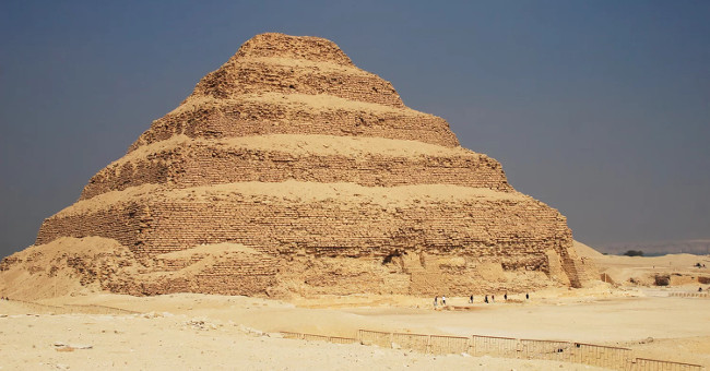 Kim tự tháp bậc thang của Djoser